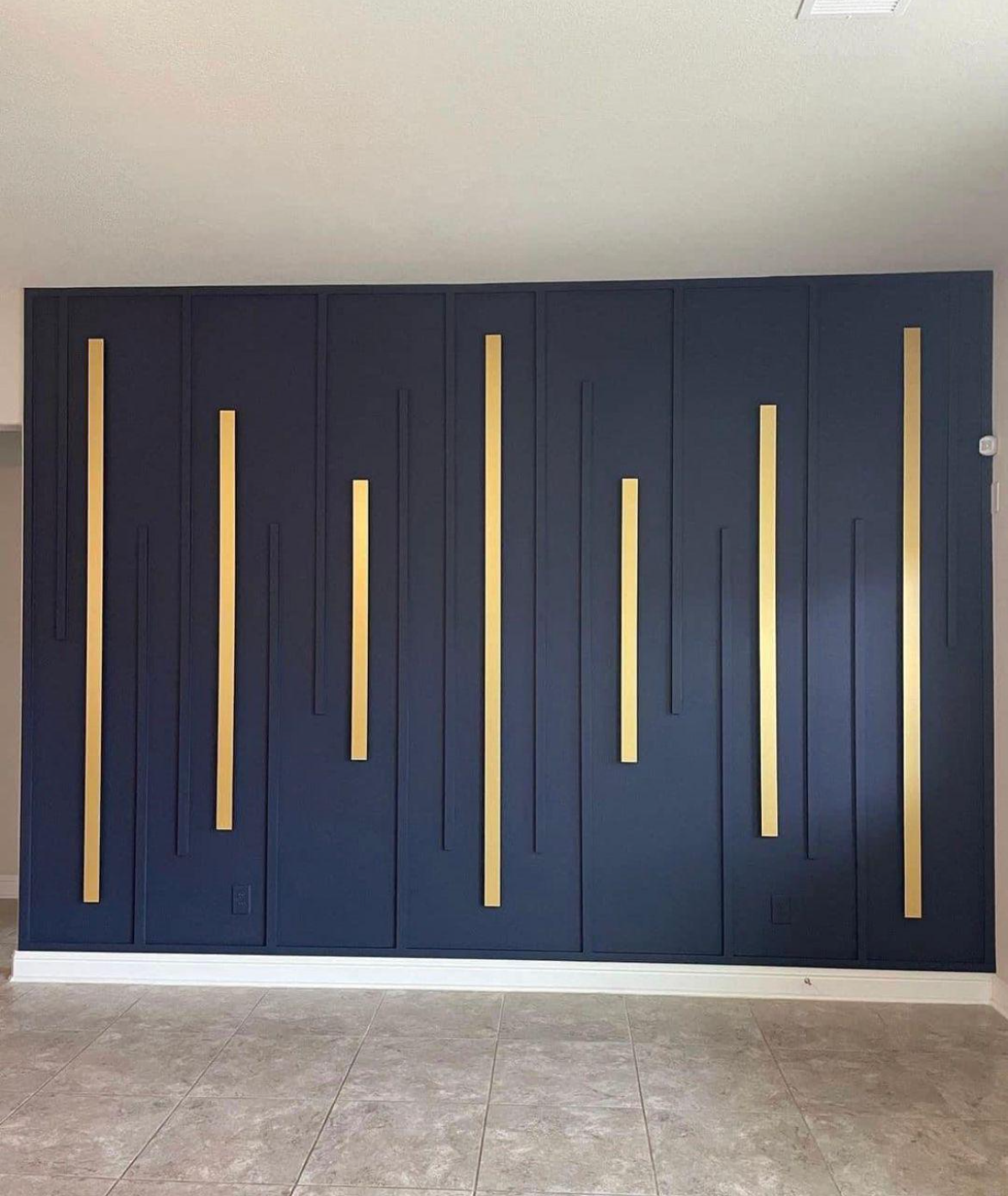 Sleek and Stylish: Modern Wall Design with a Touch of Gold